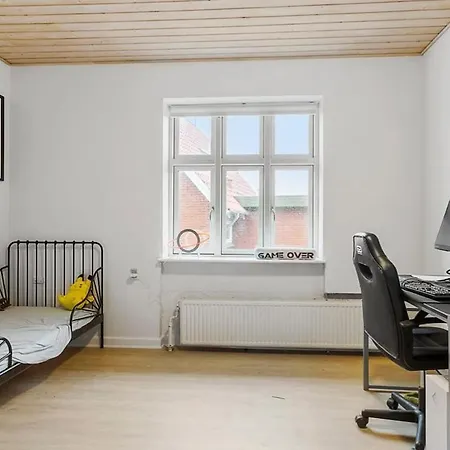 Spacious Family Friendly House 别墅 *